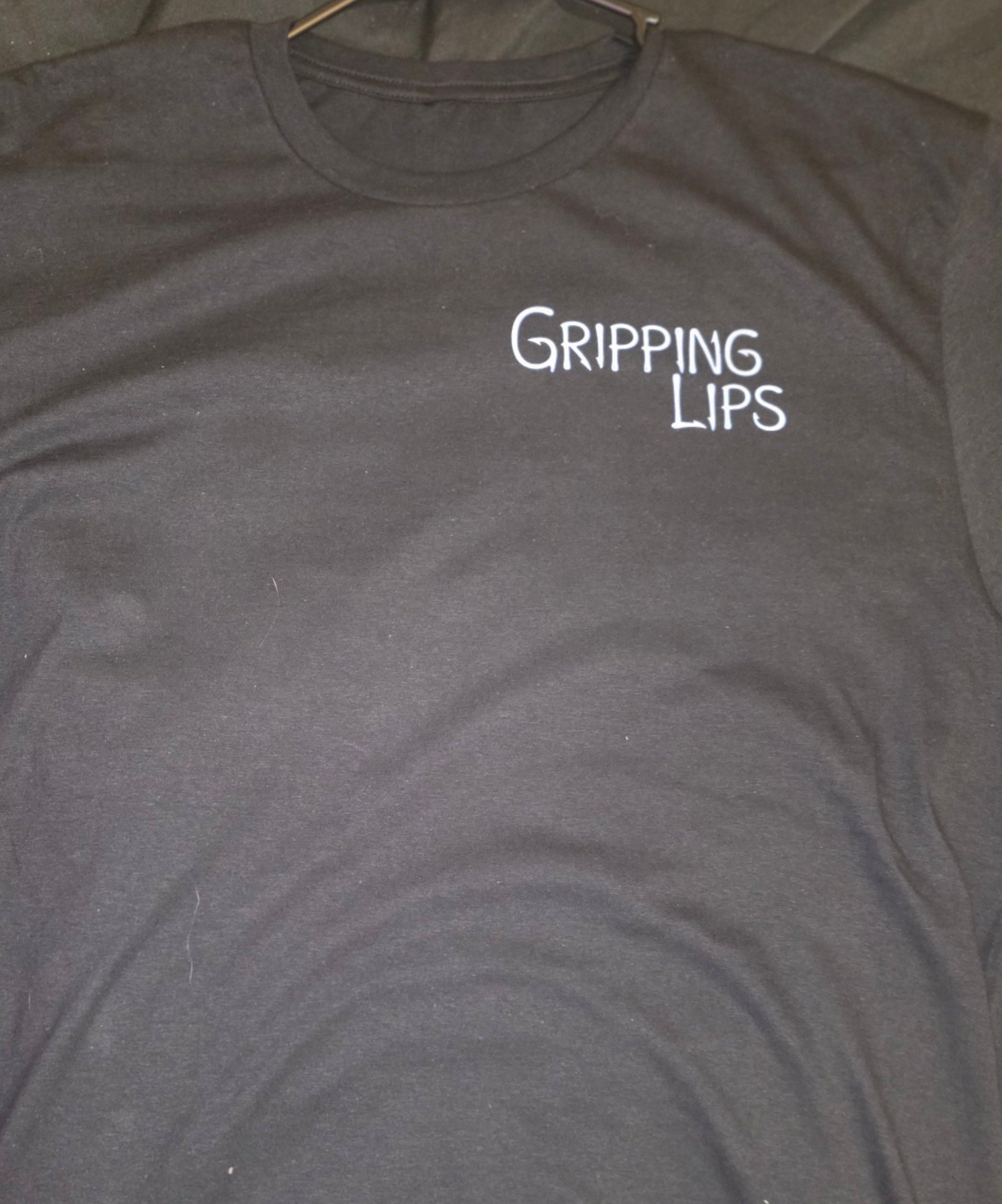 Gripping lips short sleeve