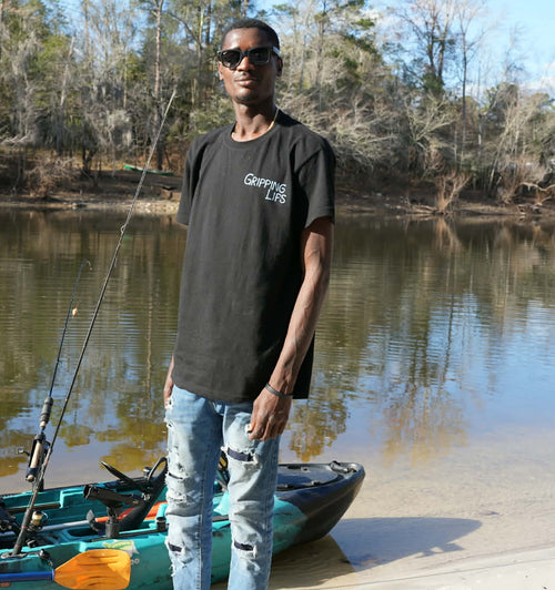 Gripping lips short sleeve